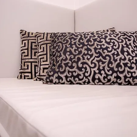 Spanish Steps Luxury Apartmán *